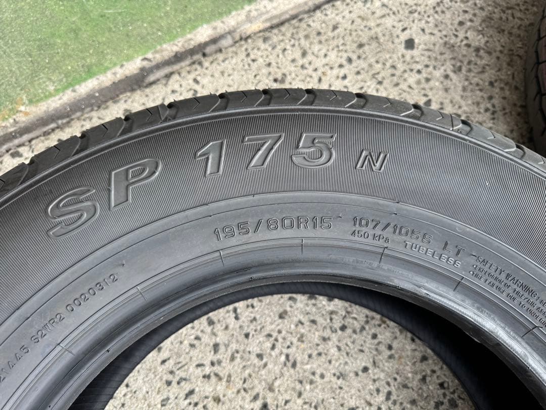 ハイエース純正タイヤ４本セット新車取り外し（広島県内直接受渡しなら送料無料）
