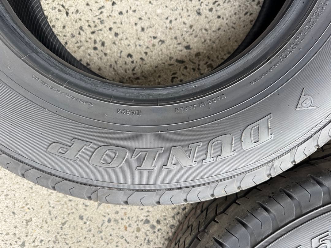 ハイエース純正タイヤ４本セット新車取り外し（広島県内直接受渡しなら送料無料）