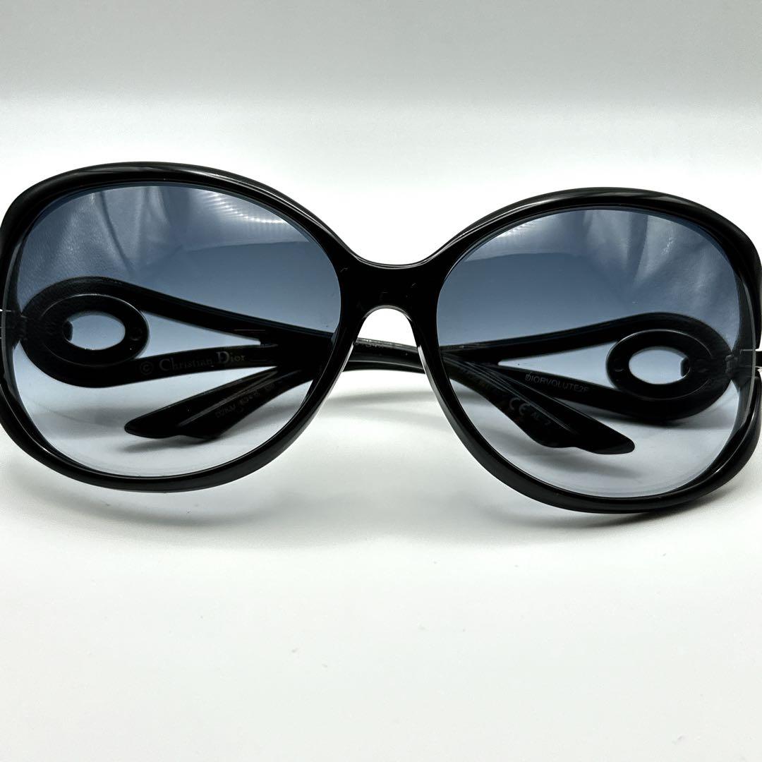 Christian Dior DIORVOLUTE2F Black hide着用