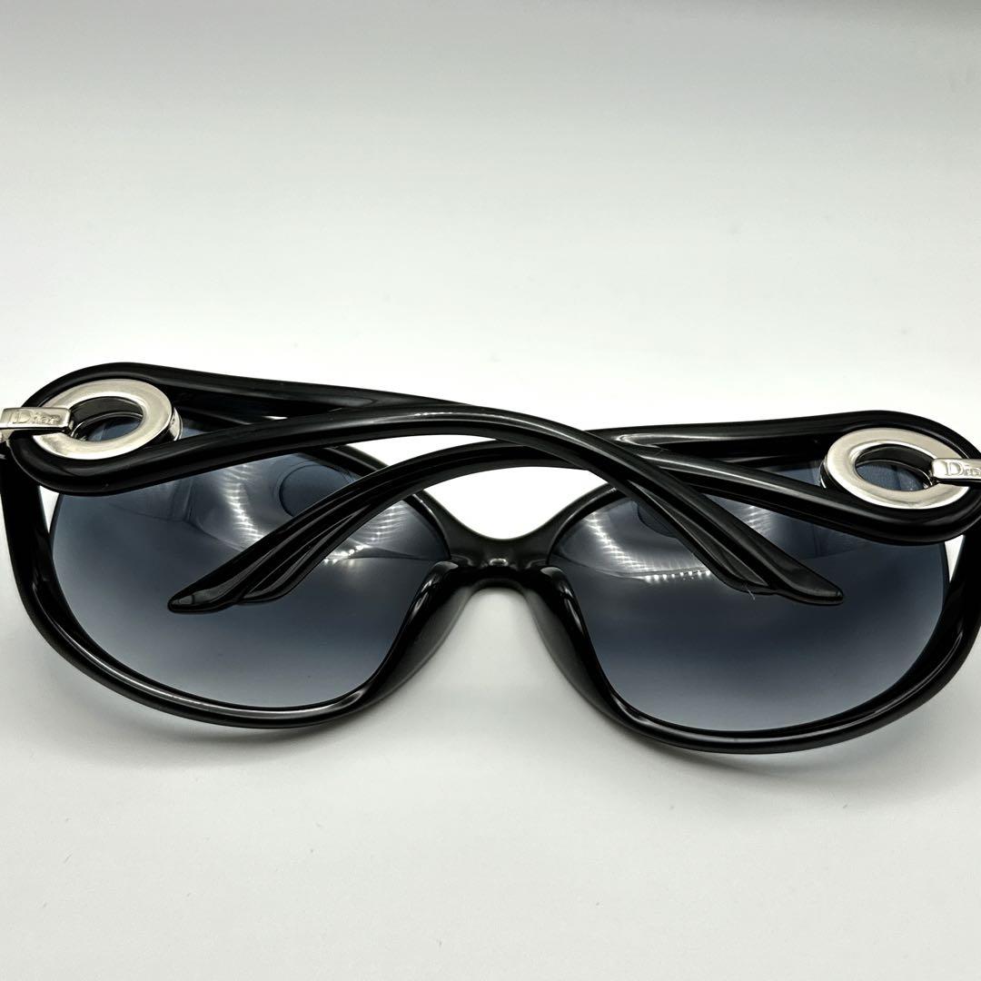 Christian Dior DIORVOLUTE2F Black hide着用