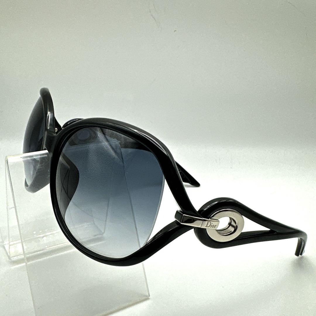 Christian Dior DIORVOLUTE2F Black hide着用