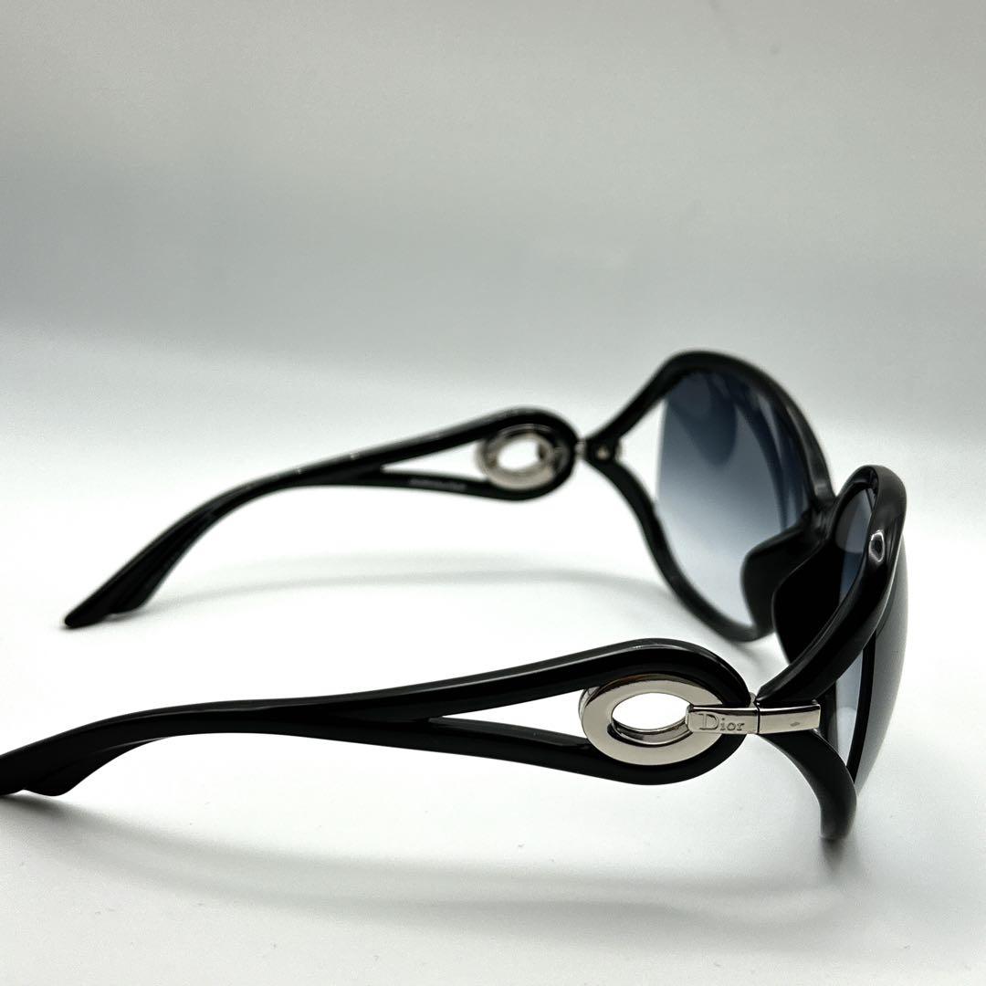 Christian Dior DIORVOLUTE2F Black hide着用