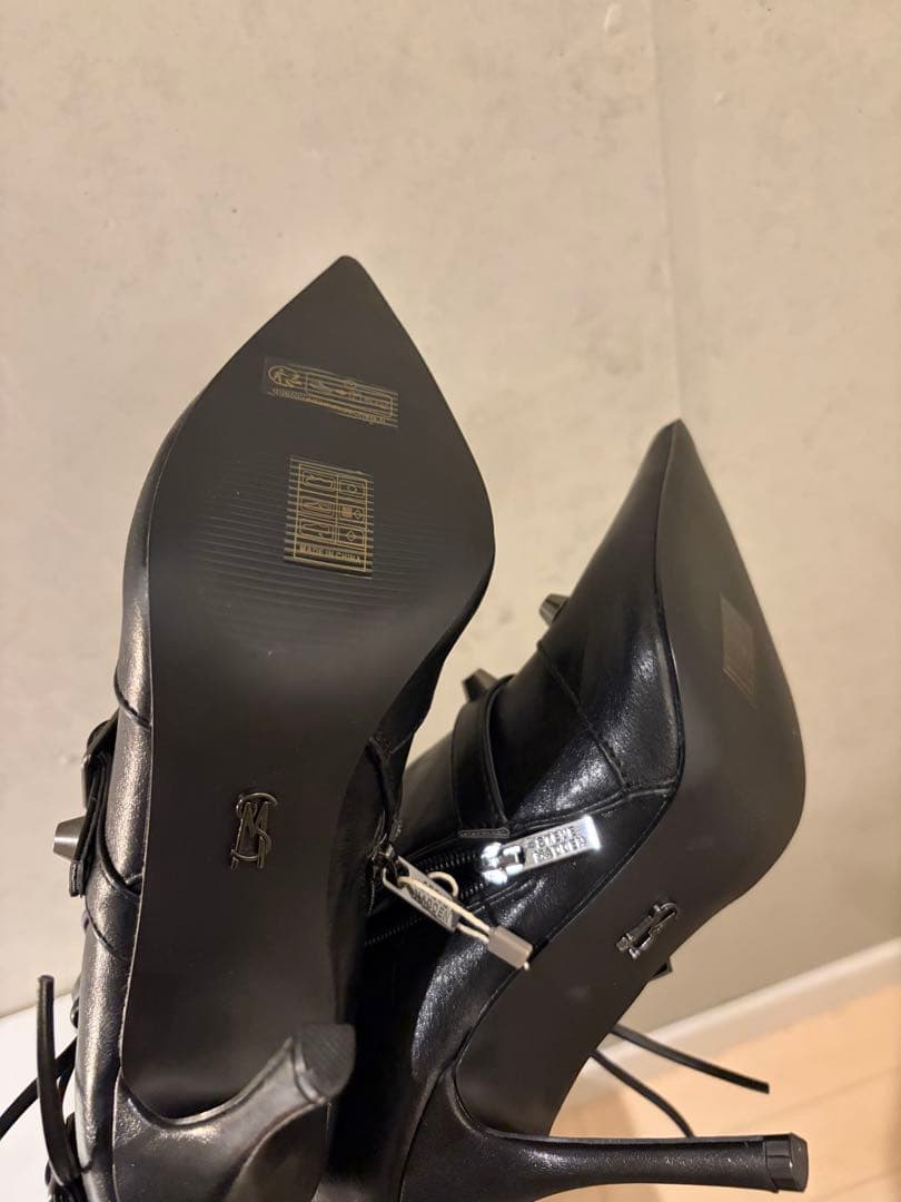 STEVE MADDEN スタッズ付きハイヒールブーツ