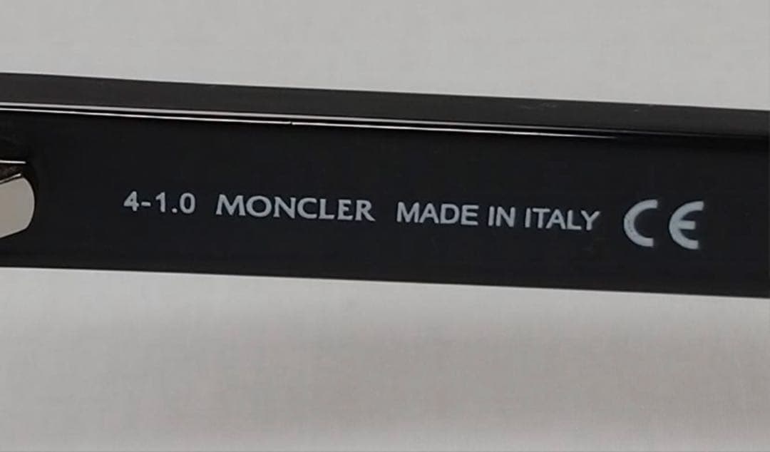 MONCLER ブラック スクエア サングラス