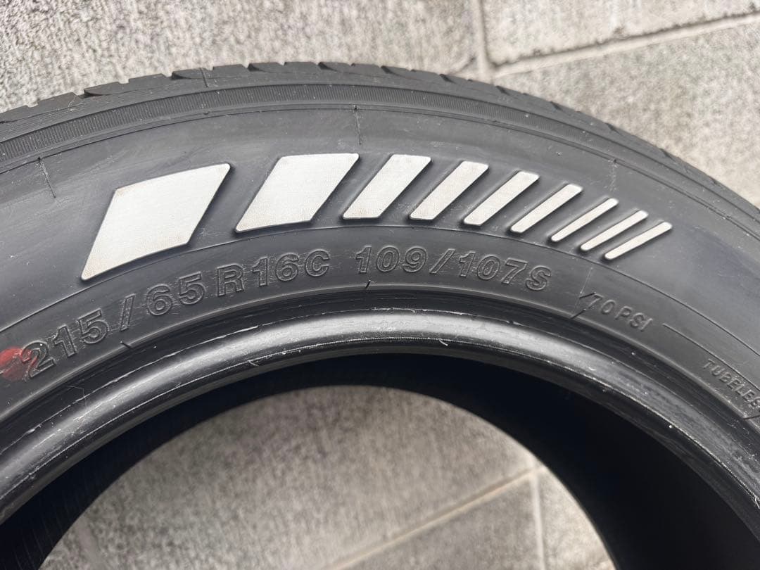 ヨコハマ　パラダ　PA03 215/65R16C 109/107S 24年製造