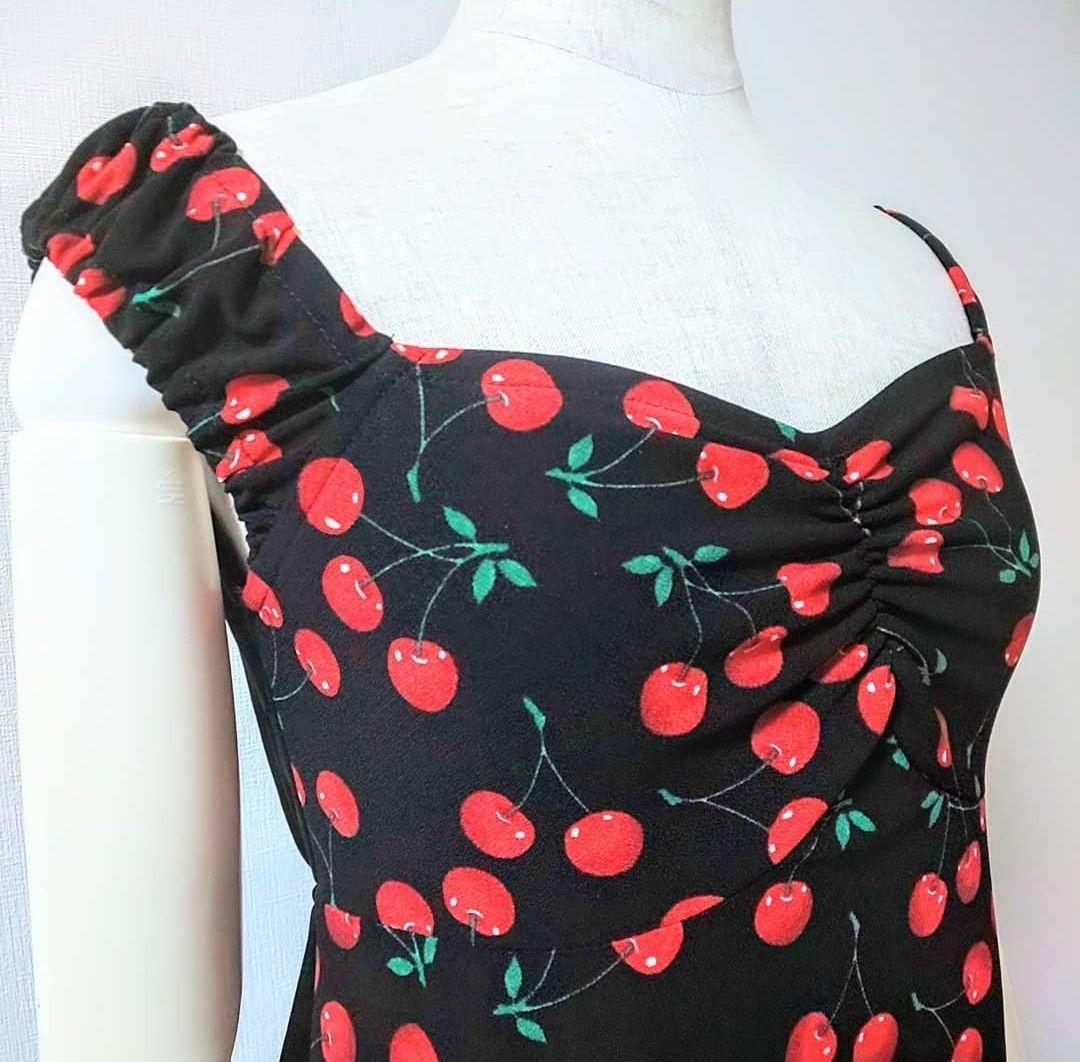 ルサロンディ　le salon d'Y cerise dress