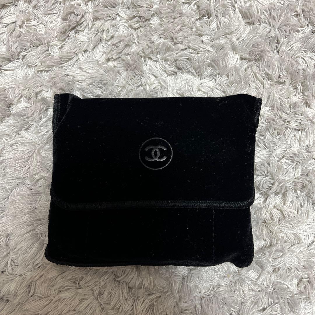 【新品未使用】シャネルVITALUMIÈRE COMPACT DOUCEUR