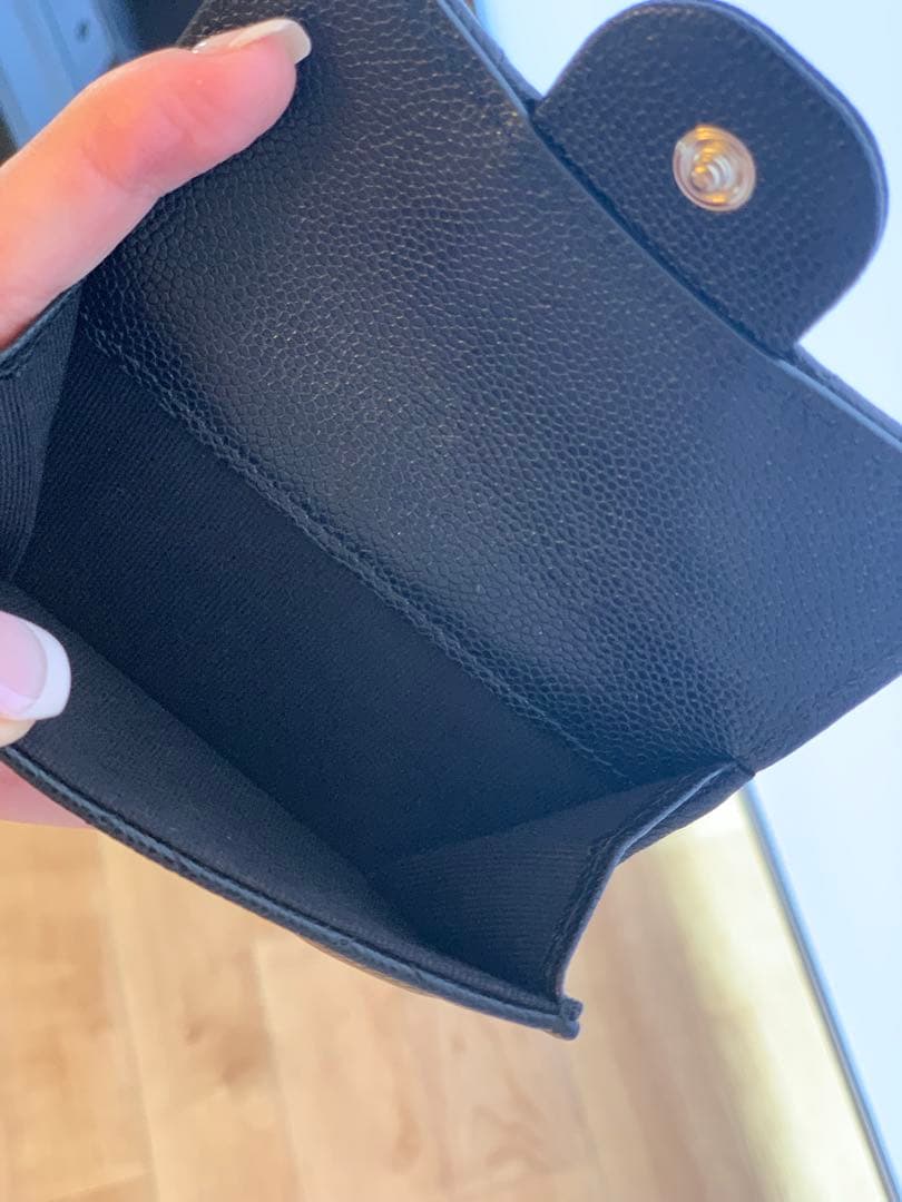 むむ CHANELキャビアスキン三つ折り財布 BLACKほぼ新品