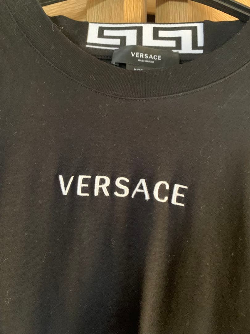 ゆ*り様 VERSACE ブラック Tシャツ