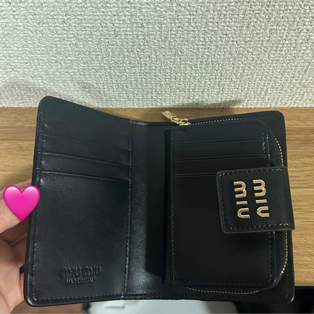 miu miu 黒レザー 二つ折り財布