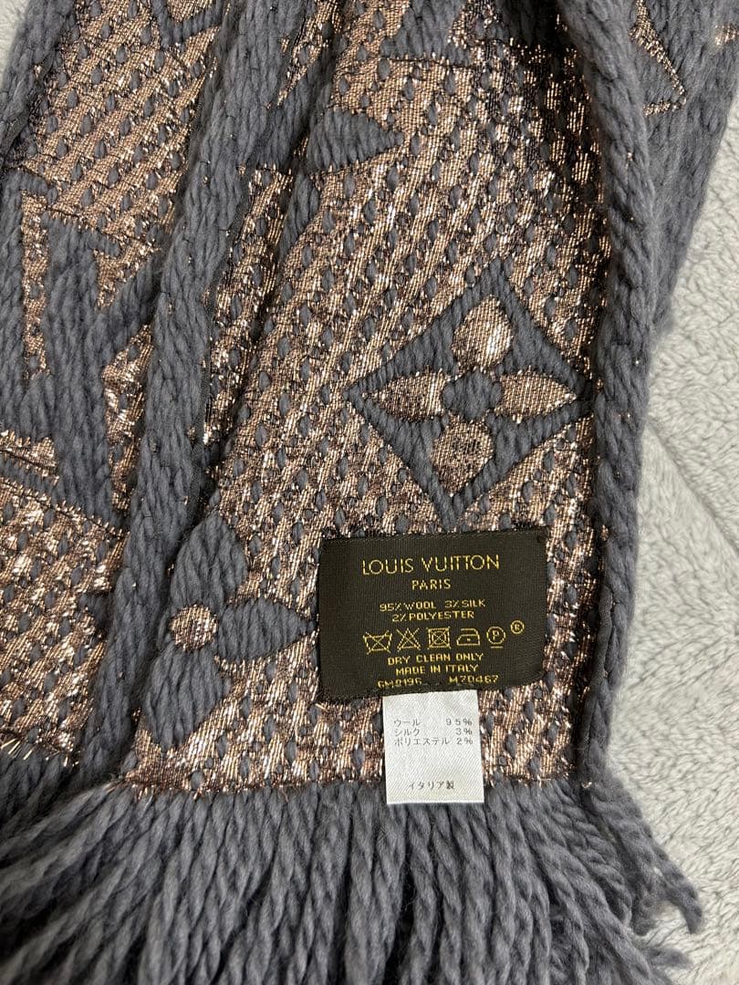 なぁ　Louis Vuitton グレー マフラー