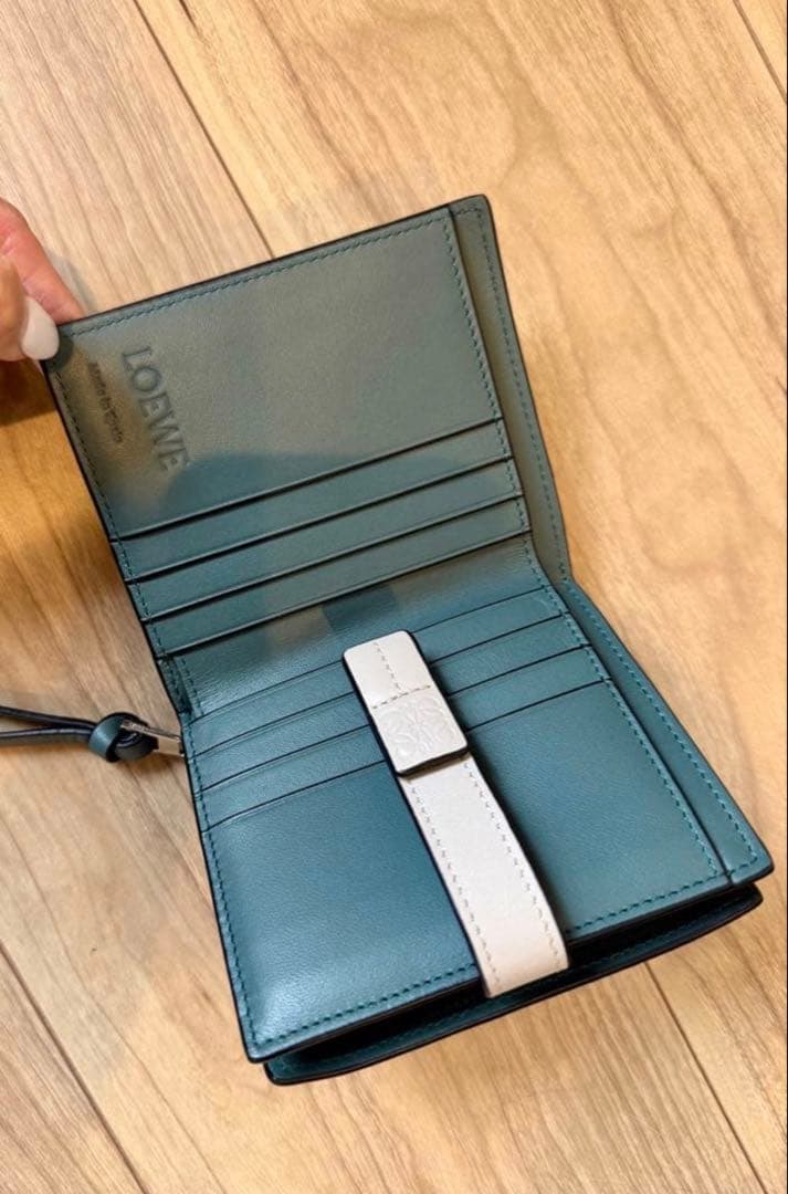LOEWE ロエベ 二つ折り財布 ライトブルー 人気カラー
