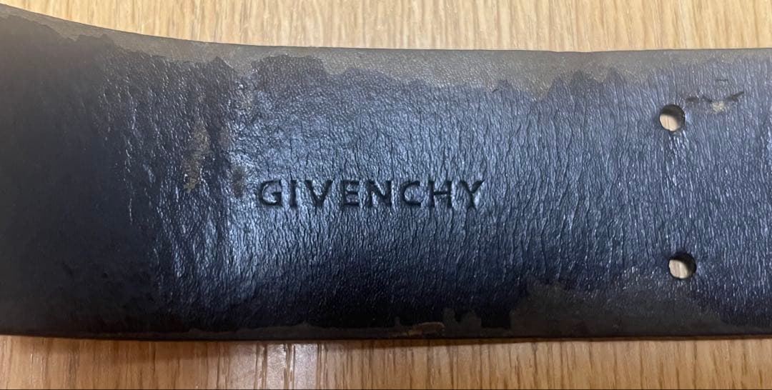 ジバンシー GIVENCHY スタッズ ベルト スター 星 リカルドティッシ