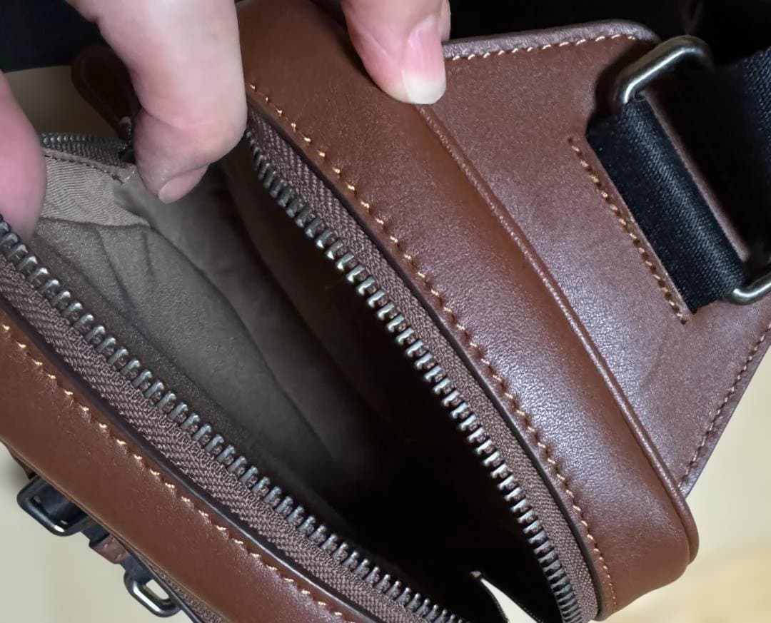 COACH X PEANUTSレーサー スリングパックシグネチャー スヌーピー