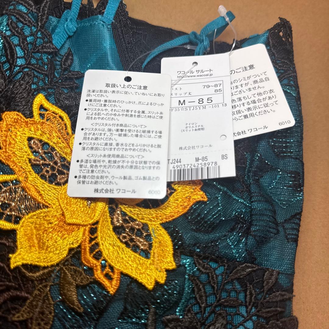 時間限定値下げ！！ワコール　サルート　スリップ&ショーツ
