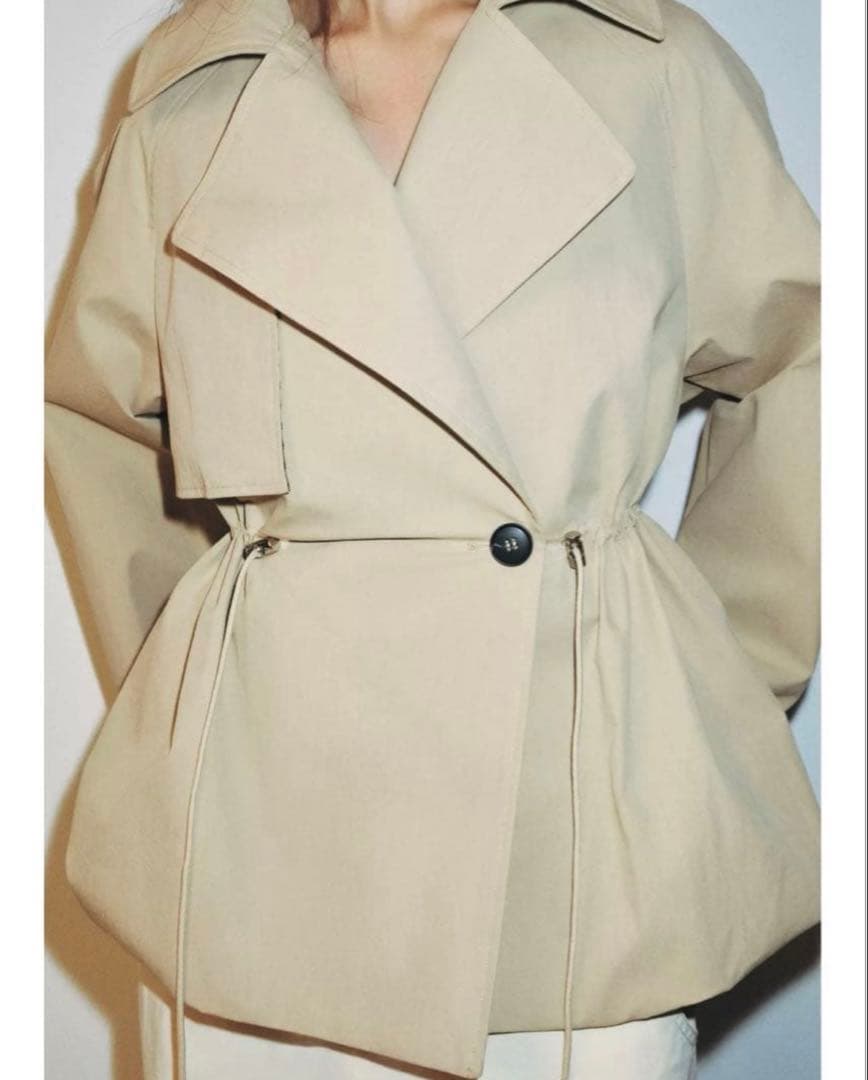 【完売品】ZARA 調節可能なウエスト ショートトレンチコート Mサイズ　新品