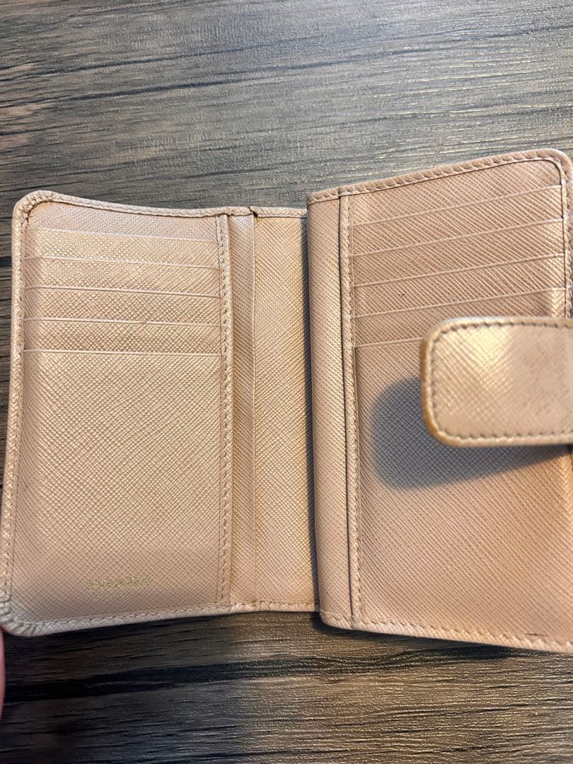 PRADA ピンク　二つ折り財布