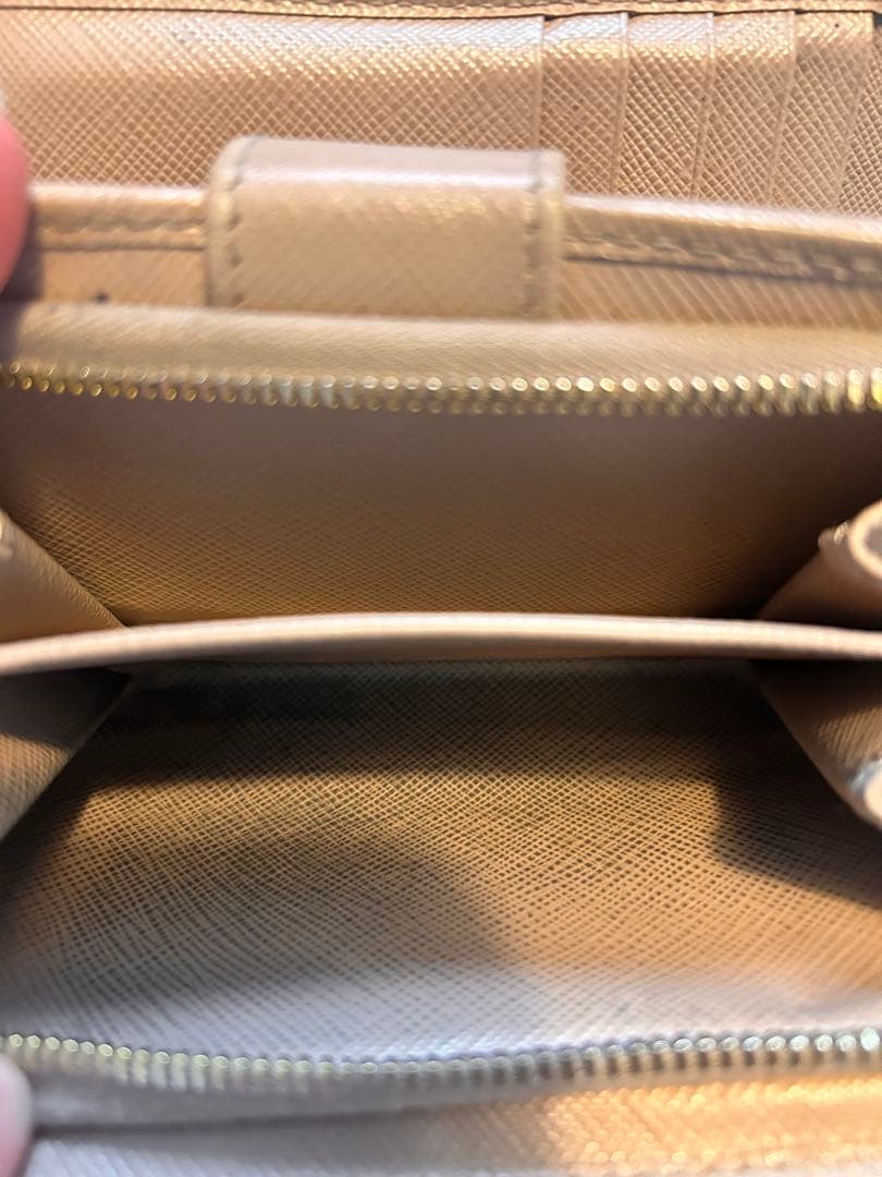 PRADA ピンク　二つ折り財布