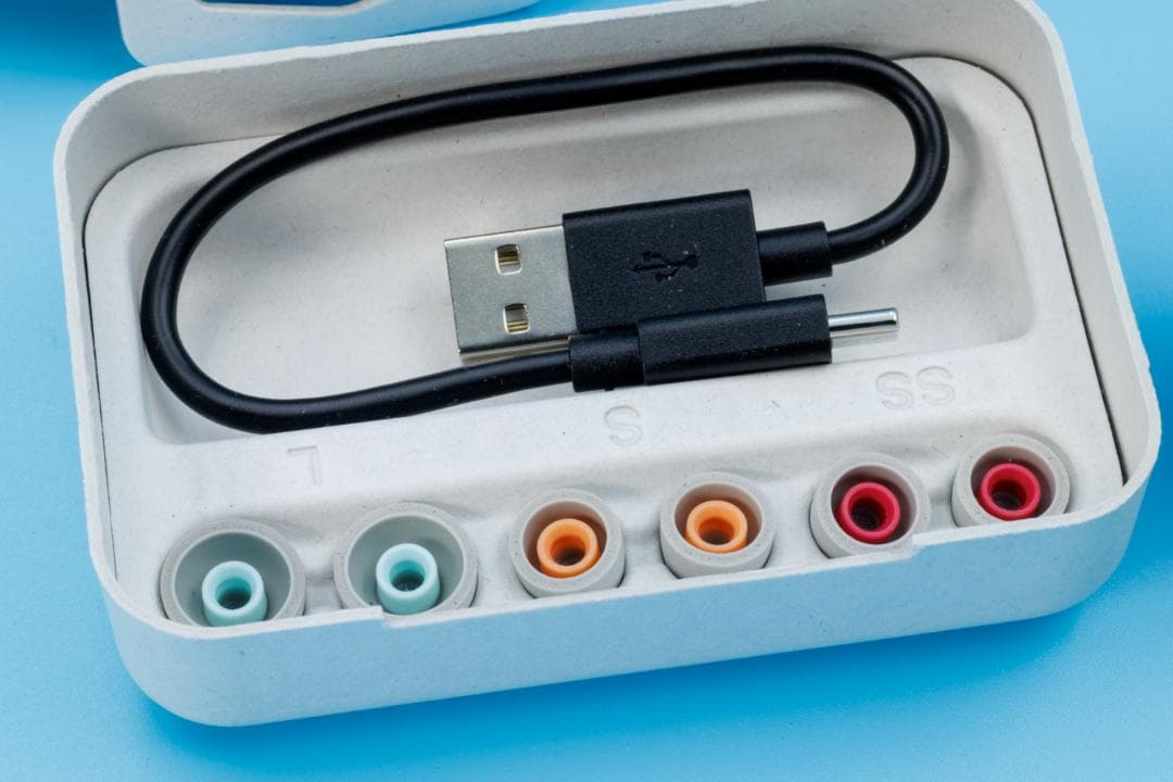 ◼️Sony WF-1000XM5 （美品、標準ピース未使用）