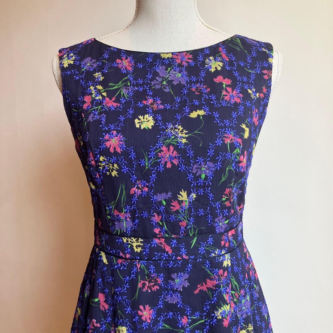 トッカワンピース　花柄　総刺繍　紺色　藍色
