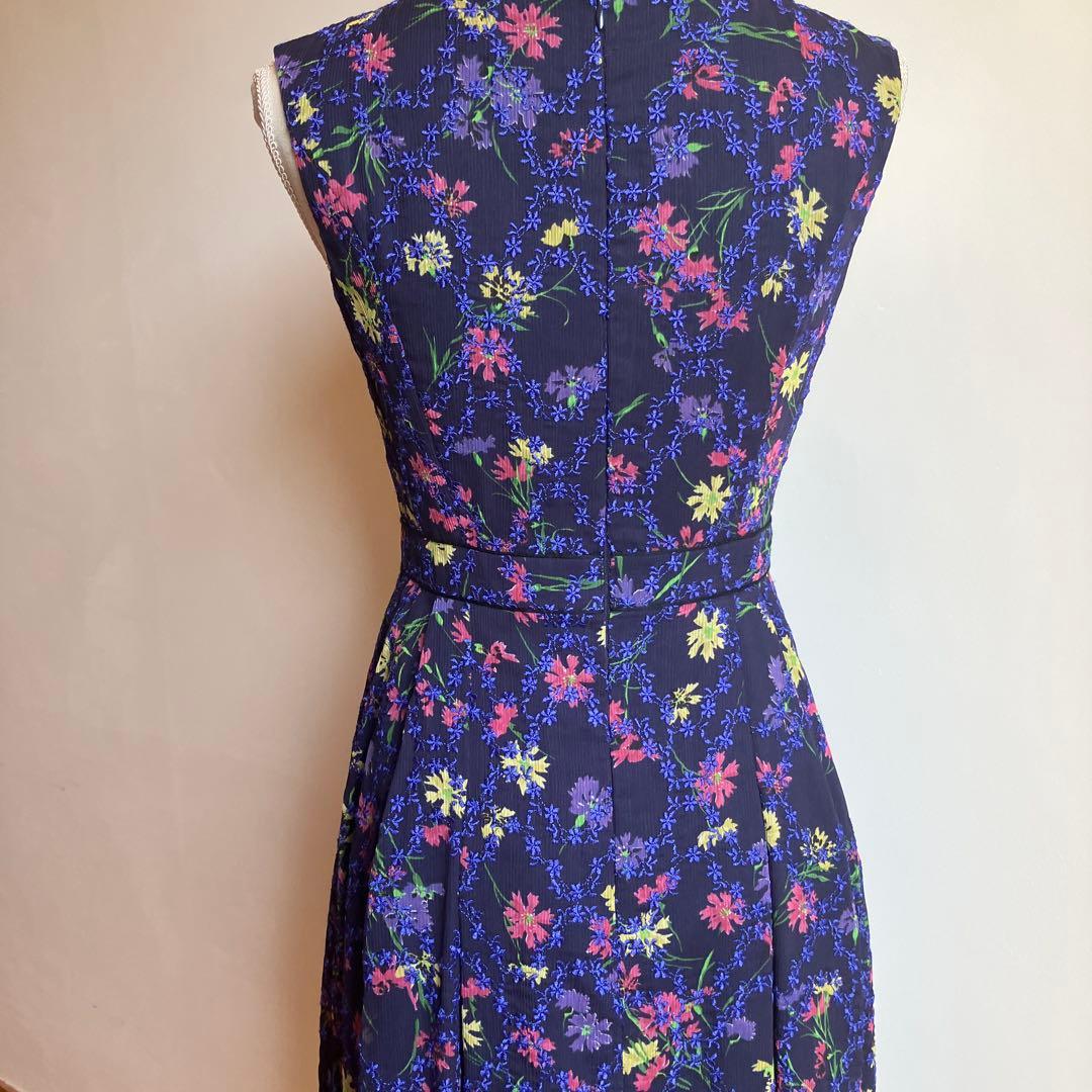 トッカワンピース　花柄　総刺繍　紺色　藍色
