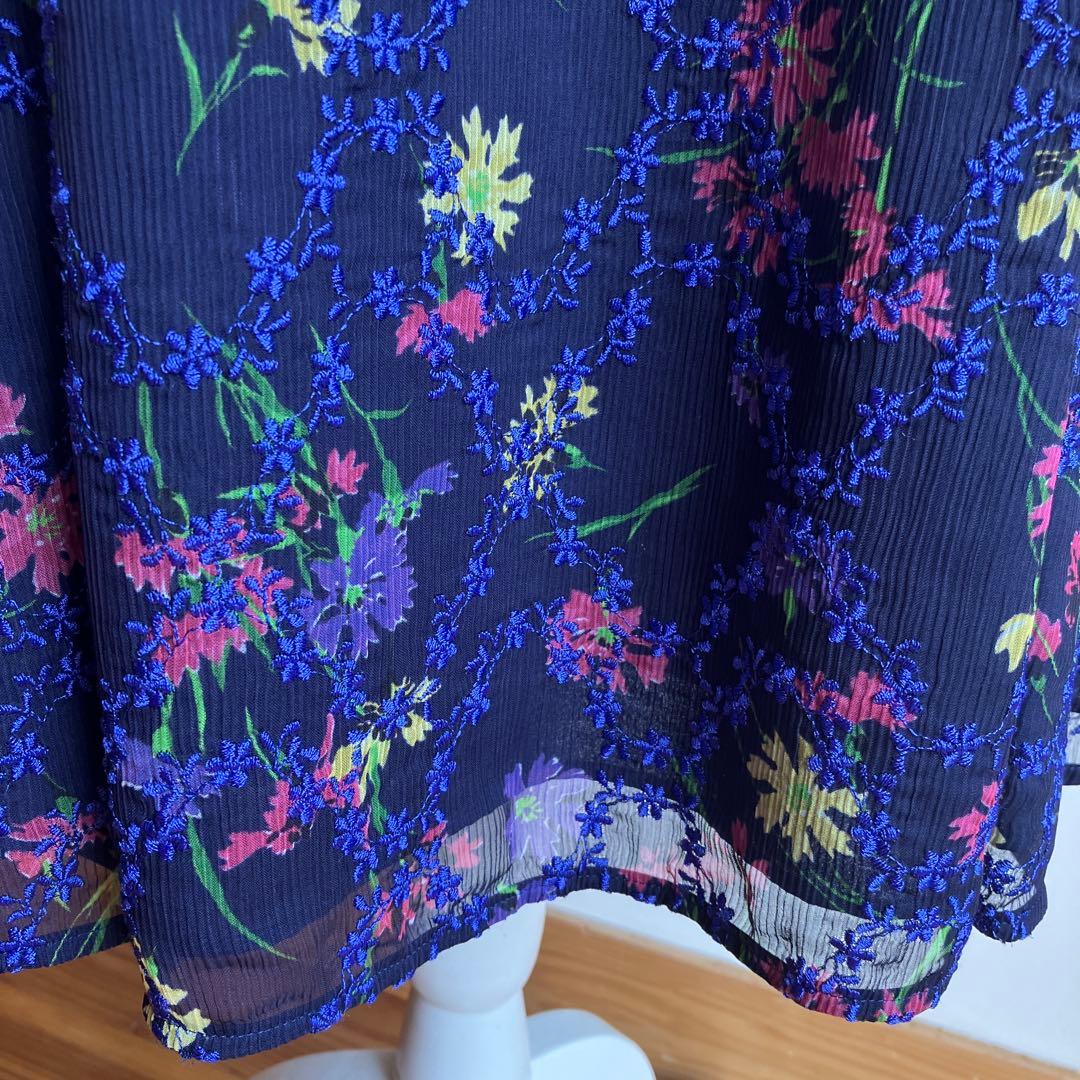 トッカワンピース　花柄　総刺繍　紺色　藍色