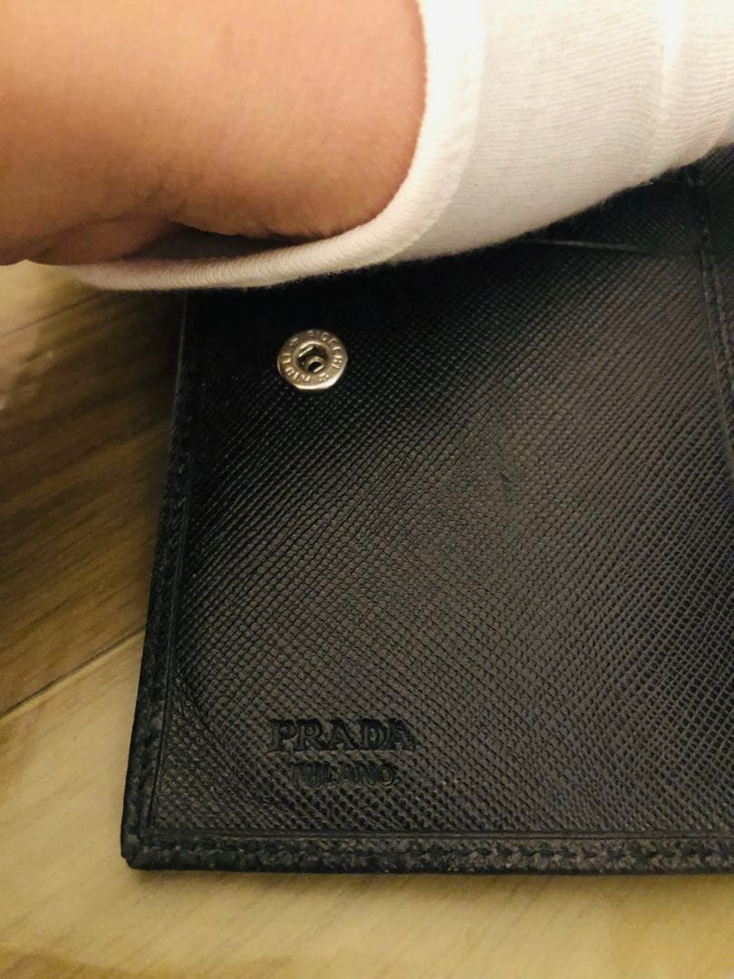PRADA ブラック 二つ折り財布 サフィアーノレザー