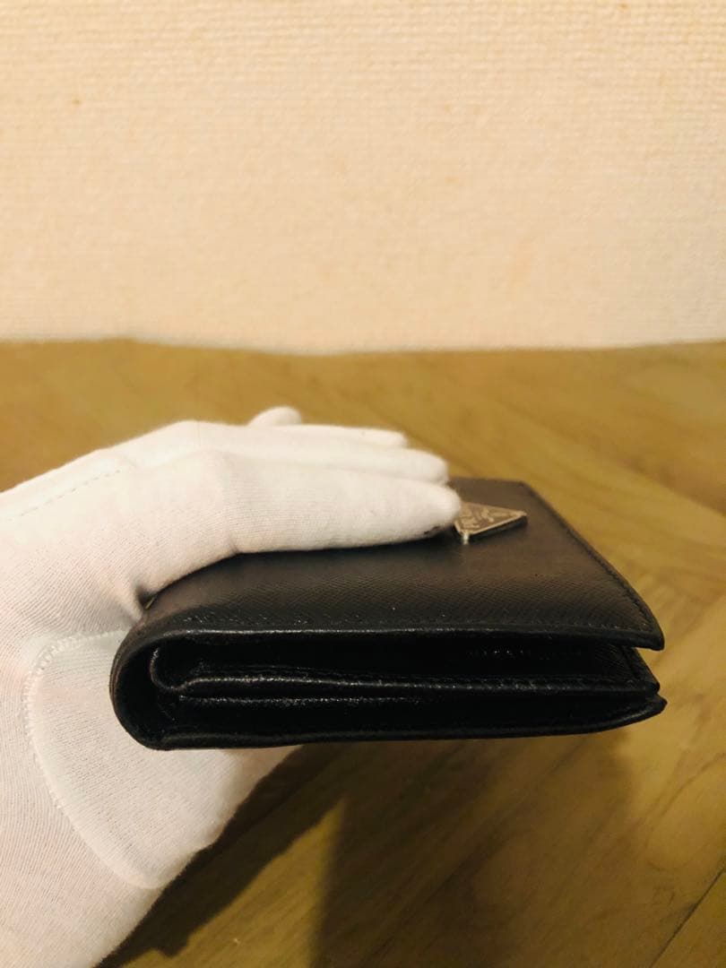 PRADA ブラック 二つ折り財布 サフィアーノレザー