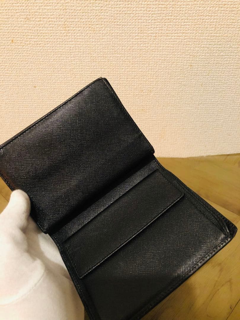 PRADA ブラック 二つ折り財布 サフィアーノレザー