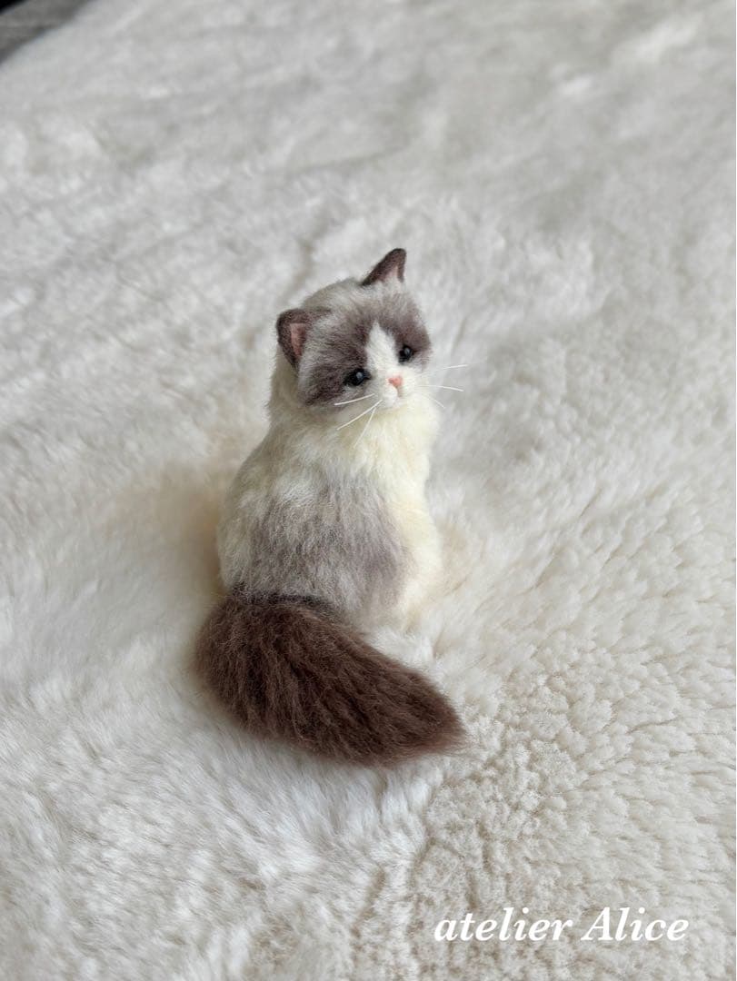 ラグドール　羊毛フェルト　猫　ぬいぐるみ　置物　ドール　ハンドメイド　ハチワレ
