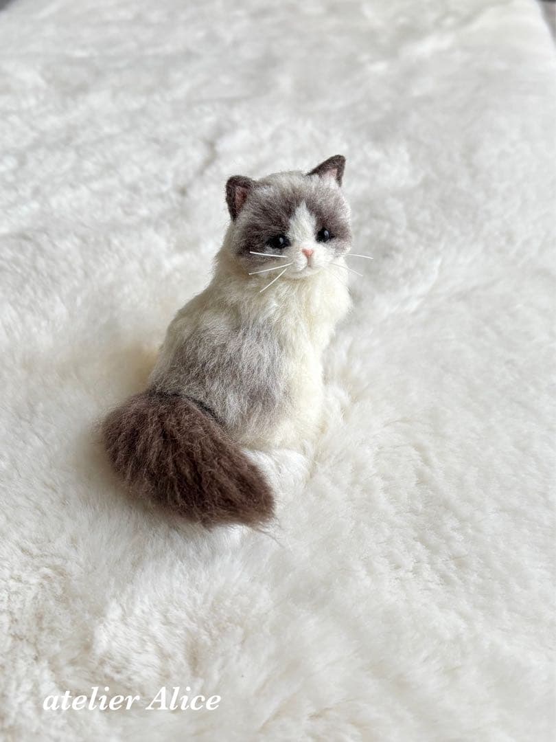 ラグドール　羊毛フェルト　猫　ぬいぐるみ　置物　ドール　ハンドメイド　ハチワレ