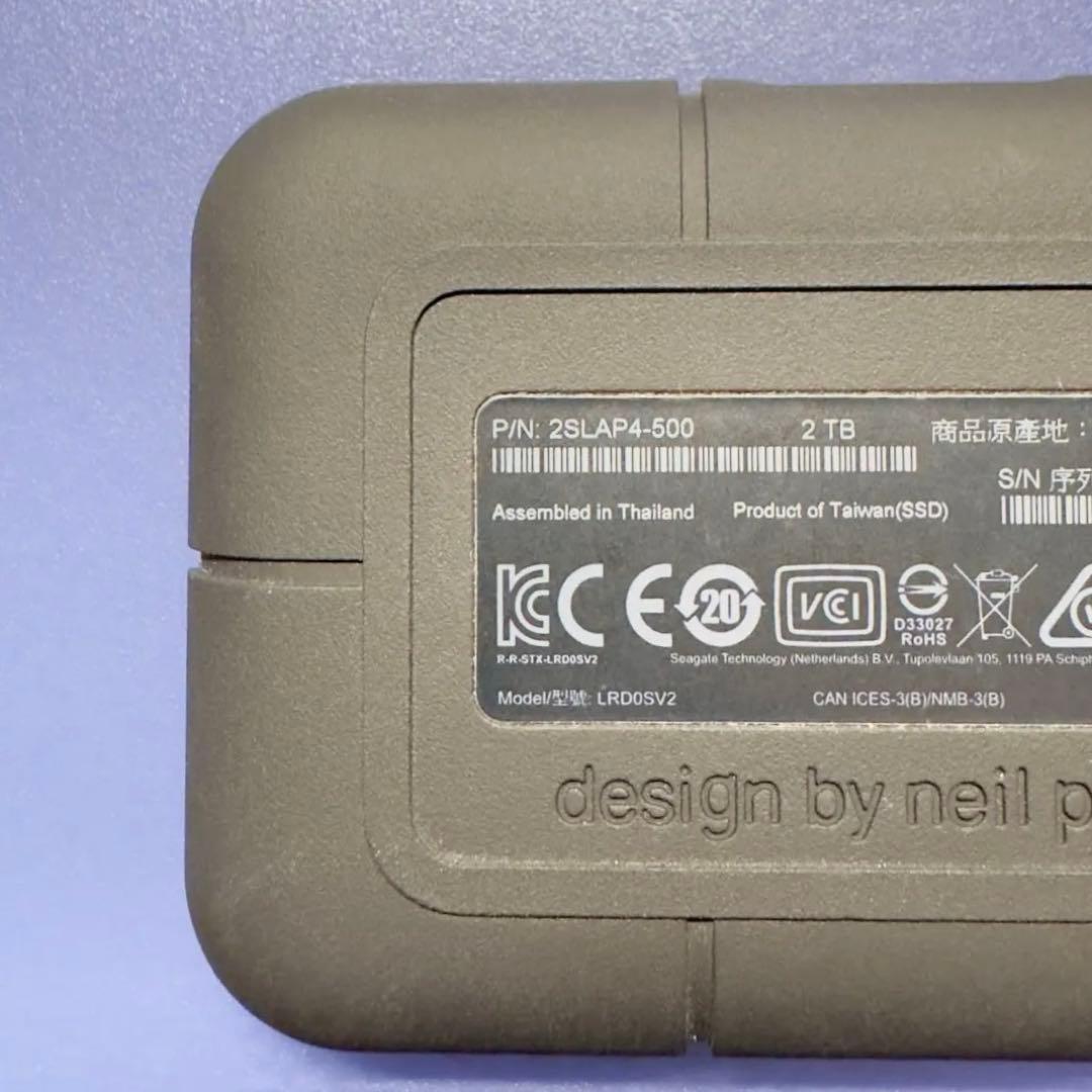 美品 LaCie ポータブルSSD 2TB　STHZ2000800