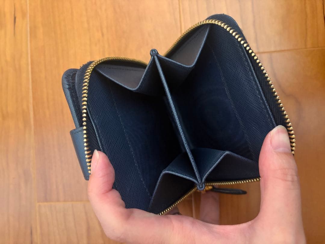 プラダ　PRADA ネイビー 二つ折り財布