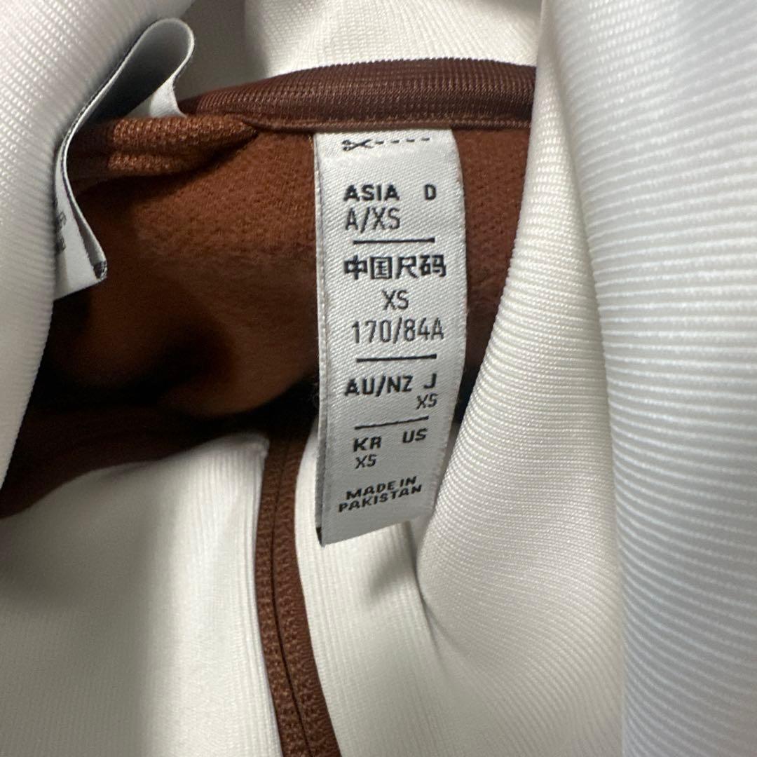 adidasトラックジャケット