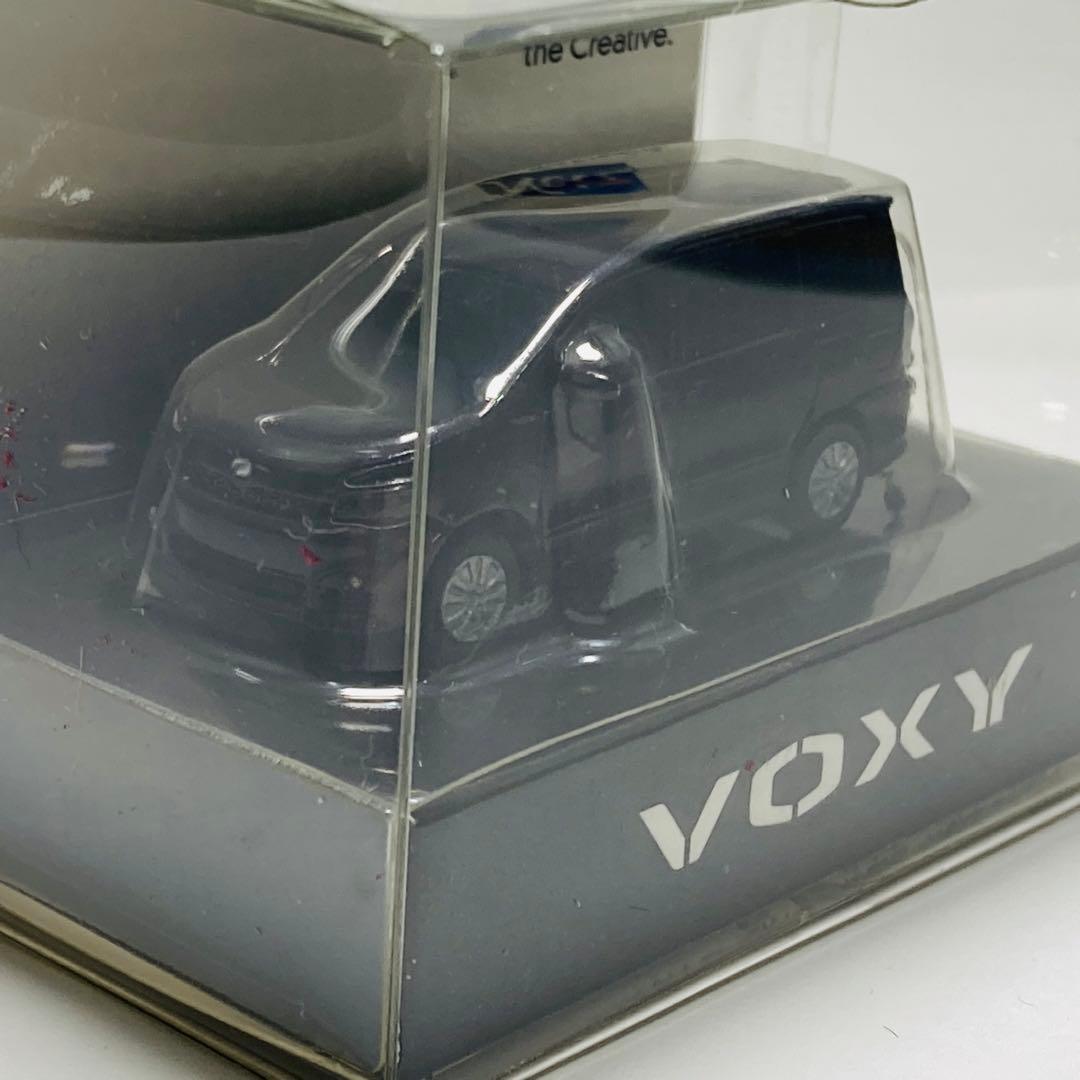 レア　台座付き！VOXY プルバックカー　LED キーチェーン　ミニカー　非売品