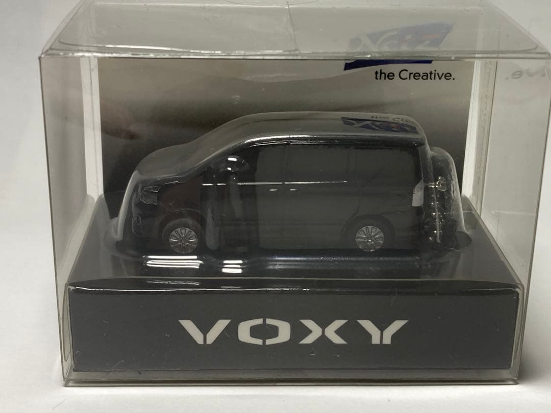 レア　台座付き！VOXY プルバックカー　LED キーチェーン　ミニカー　非売品