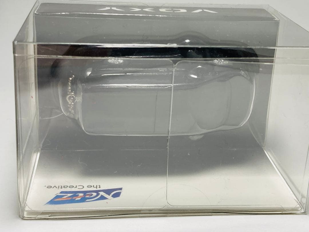 レア　台座付き！VOXY プルバックカー　LED キーチェーン　ミニカー　非売品