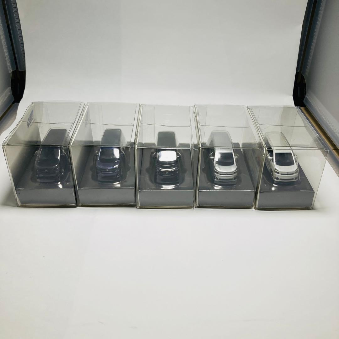 レア　台座付き！VOXY プルバックカー　LED キーチェーン　ミニカー　非売品
