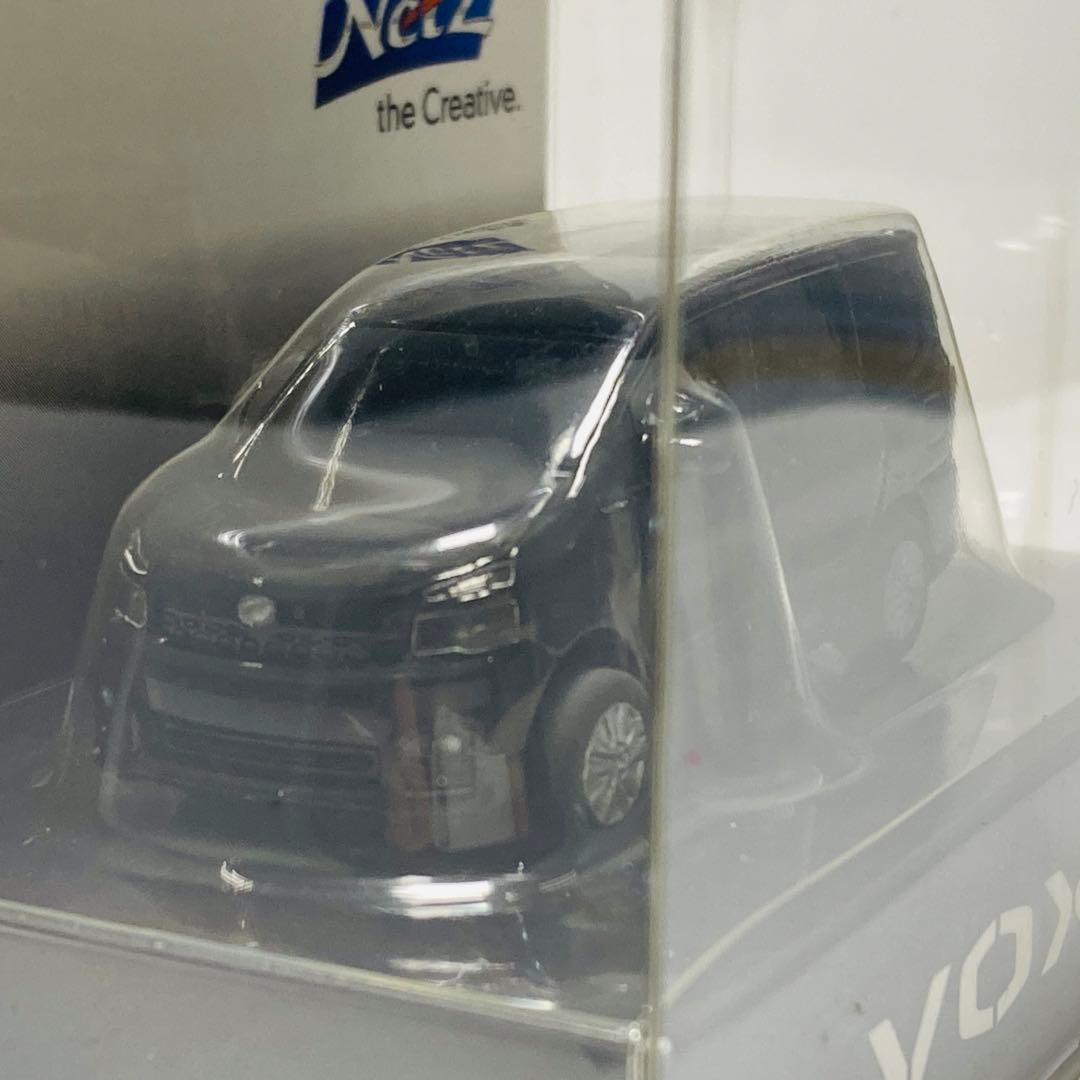 レア　台座付き！VOXY プルバックカー　LED キーチェーン　ミニカー　非売品