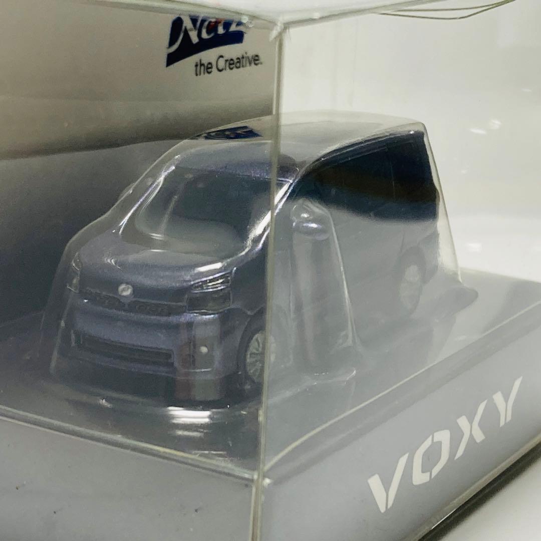 レア　台座付き！VOXY プルバックカー　LED キーチェーン　ミニカー　非売品