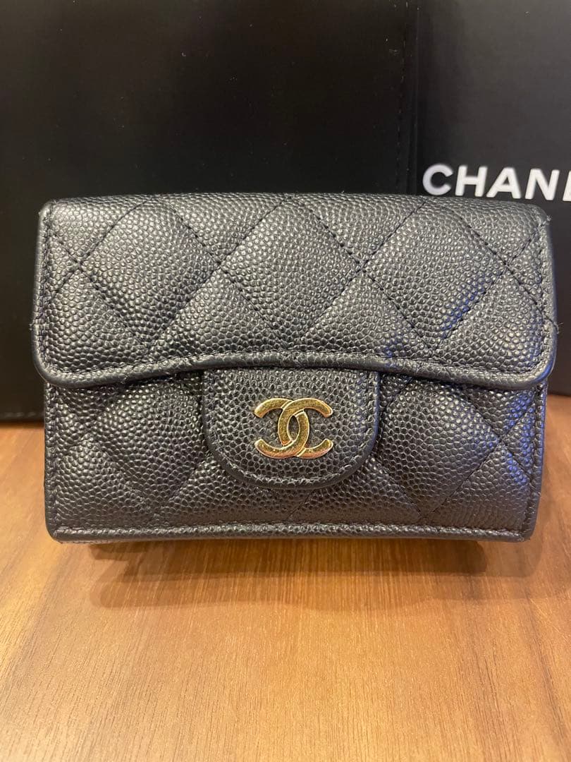 CHANEL マトラッセ　キャビアスキン　三つ折り財布