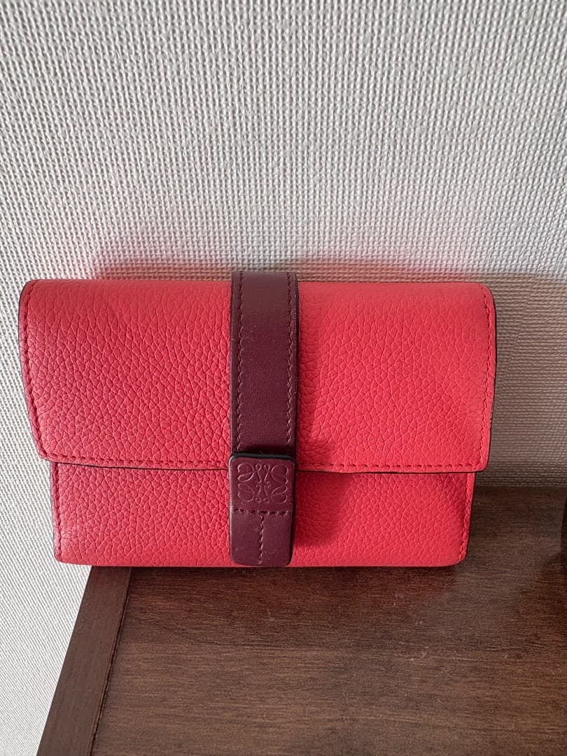 美品　LOEWE レザー 三つ折り財布 レザーピンク　値下げ