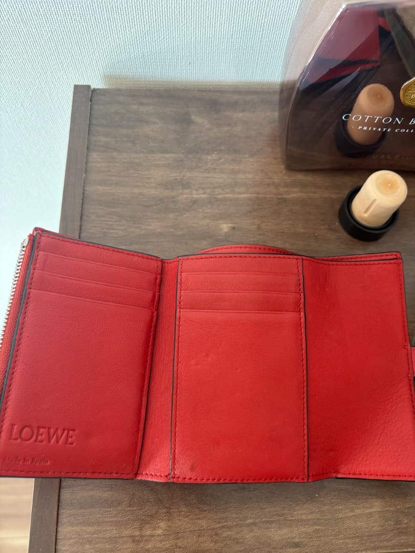 美品　LOEWE レザー 三つ折り財布 レザーピンク　値下げ