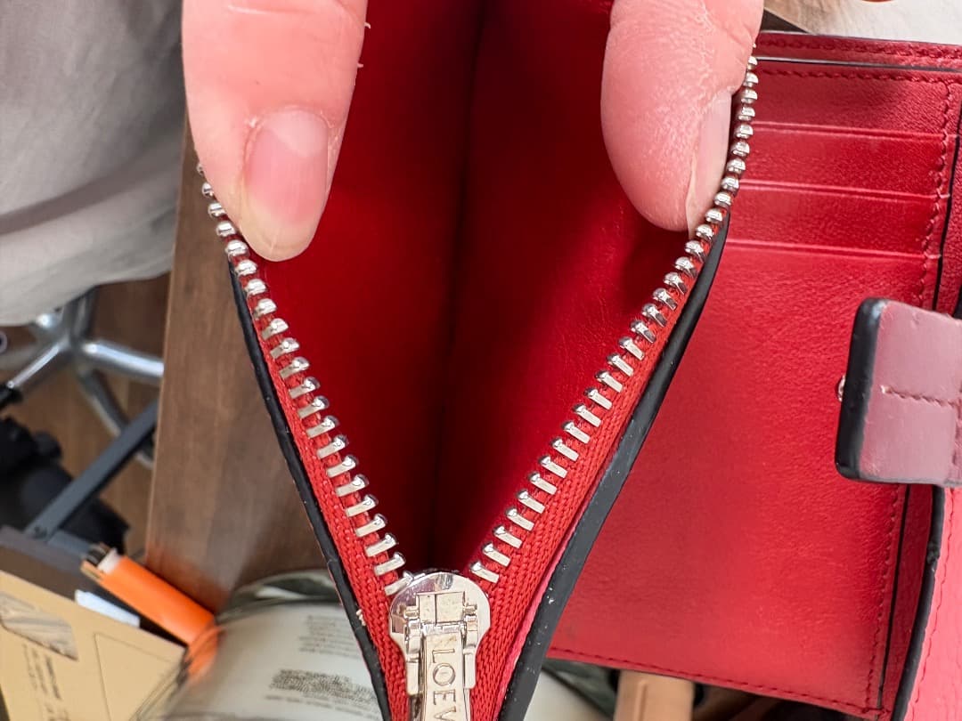 美品　LOEWE レザー 三つ折り財布 レザーピンク　値下げ