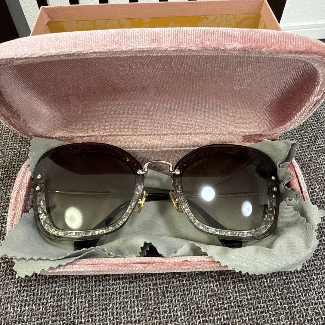 美品　MIU MIU ビッグフレーム サングラス