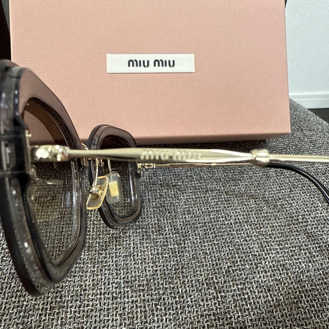美品　MIU MIU ビッグフレーム サングラス