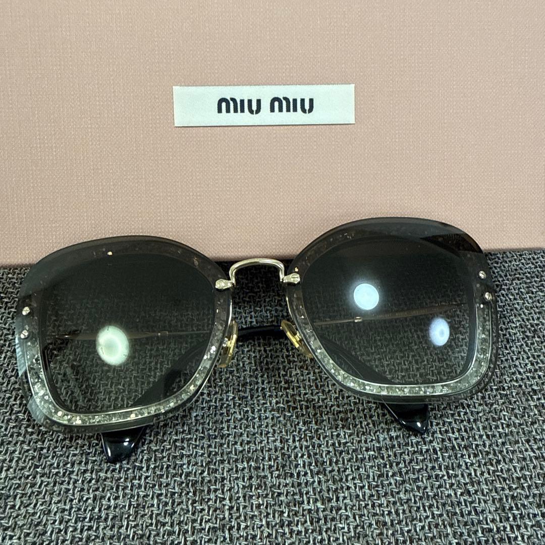 美品　MIU MIU ビッグフレーム サングラス