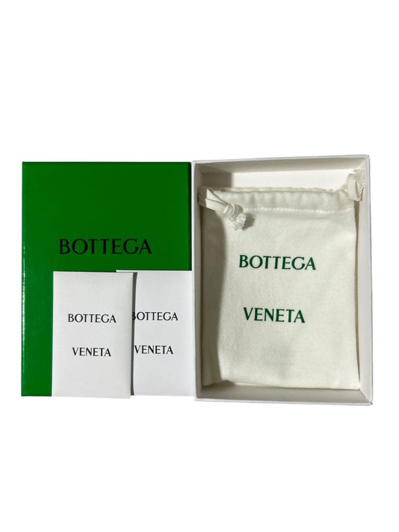 BOTTEGA VENETA イントレチャートパスポートケース ブラックグリーン