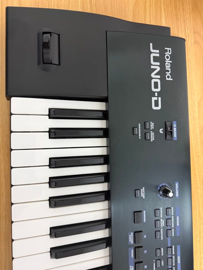 Roland JUNO-D シンセサイザー 61鍵　専用ケース・ペダル付