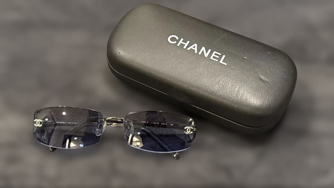 CHANEL グレー 四角形サングラス ケース付き